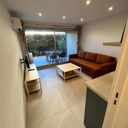 T2 Climatisé Avec Terrasse, Port Santa Lucia à 2 Min Apartamento Saint-Raphaël